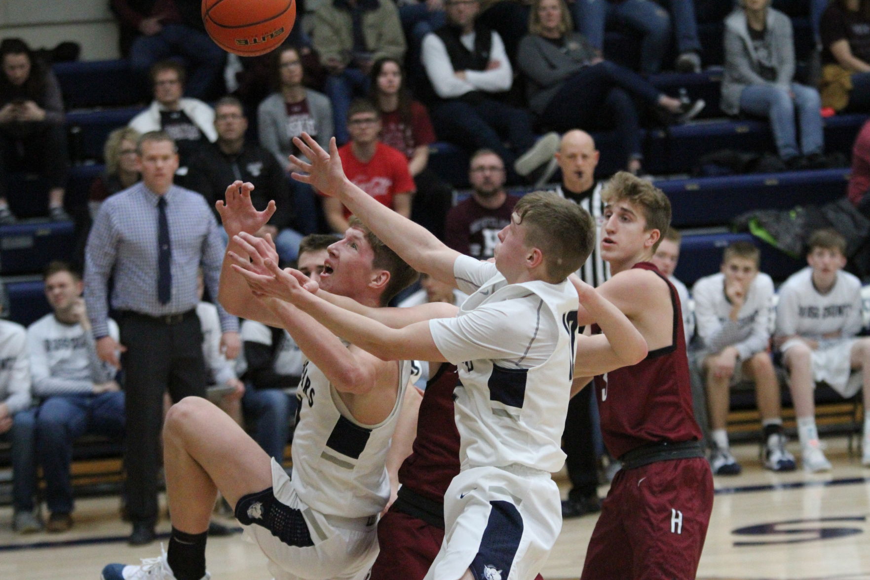 Heartland at Cross County boys basketball 30.jpeg
